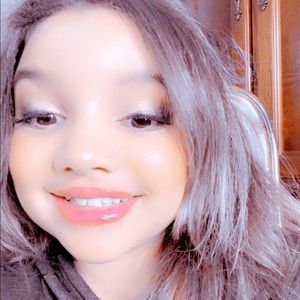 Meet your Posher, Amarilis